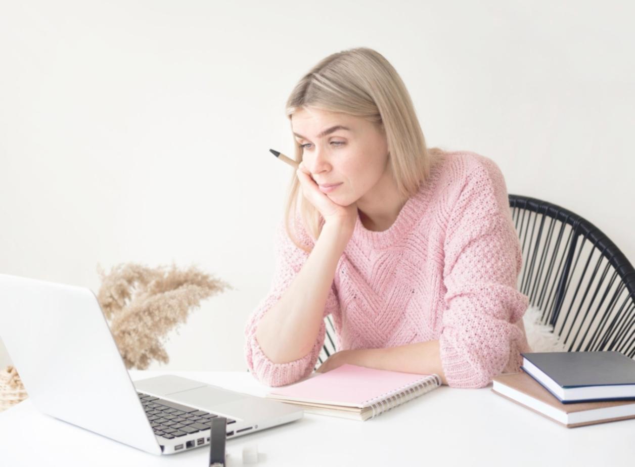 Sesión de trabajo personalizada con documentos financieros